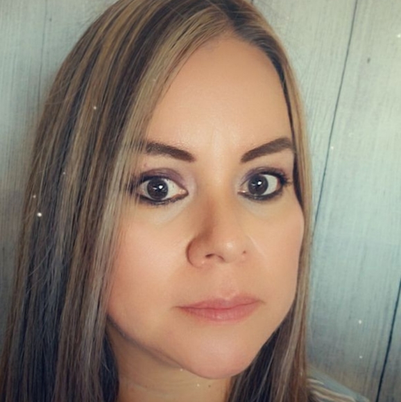 Fashion, Classy, Chic Items - Picture 2 of 7